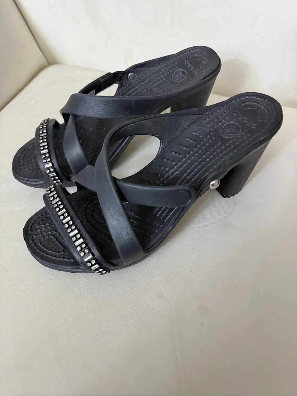 NWOT CROCS Black Studded Cyprus Heel Slide Sandals Size 8